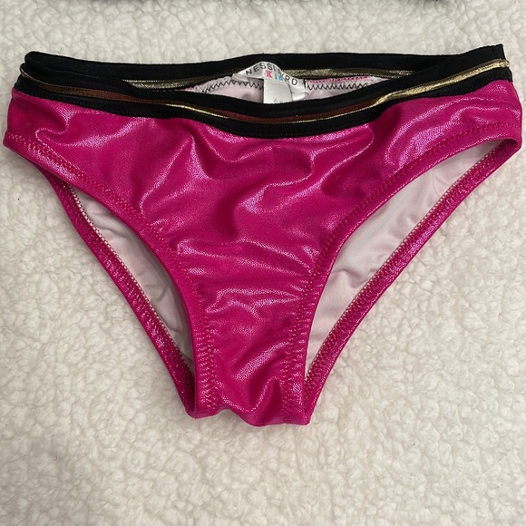 Bikini - Picture 2 of 4